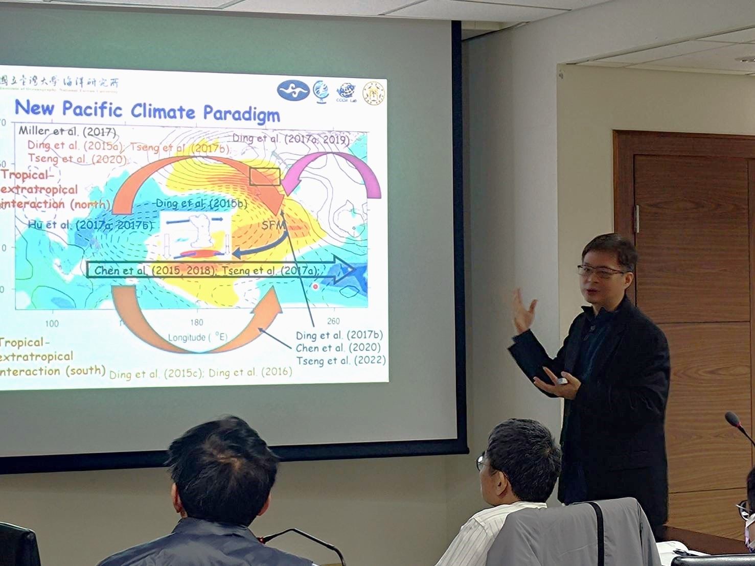 曾教授說明其團隊所發展的太平洋氣候變異理論