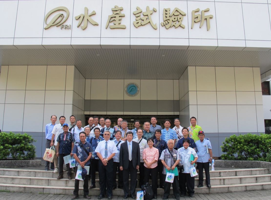 議會代表們於參訪結束時合影