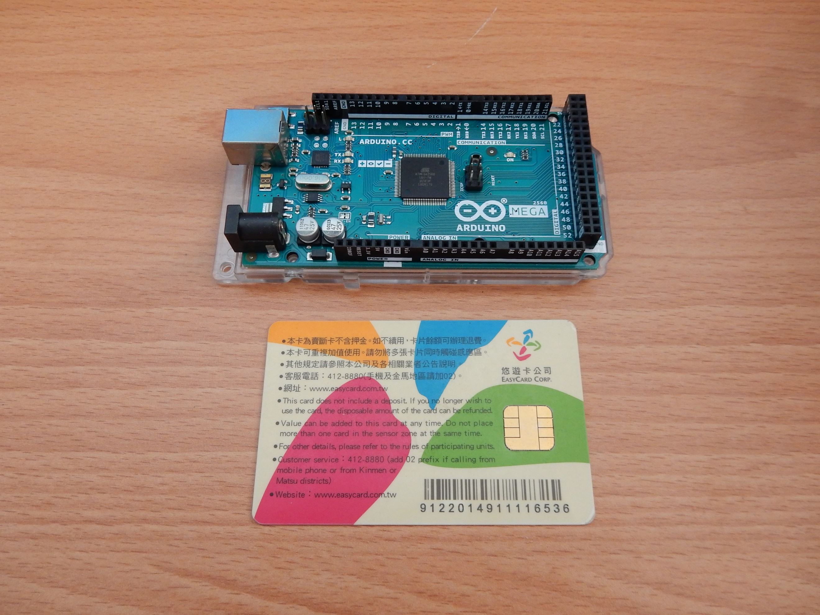 開發板大小雖然僅約一張名片，卻具備小型電腦的功能