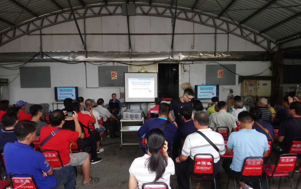 108年5月20日於高雄黃豐正繁殖場舉辦，家衛所涂堅研究員解說白蝦病原監測情況