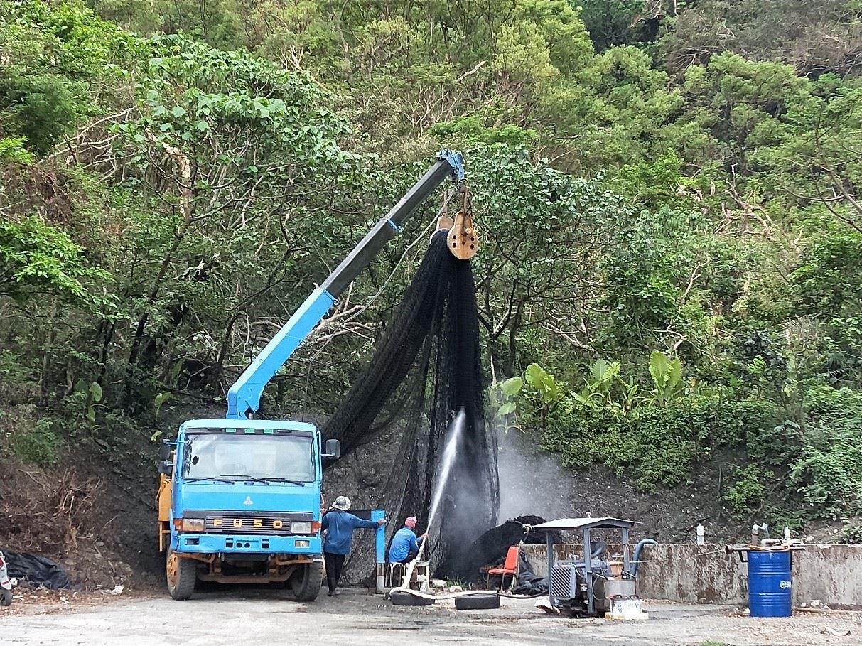 粉鳥林定置網漁場之網具清洗作業