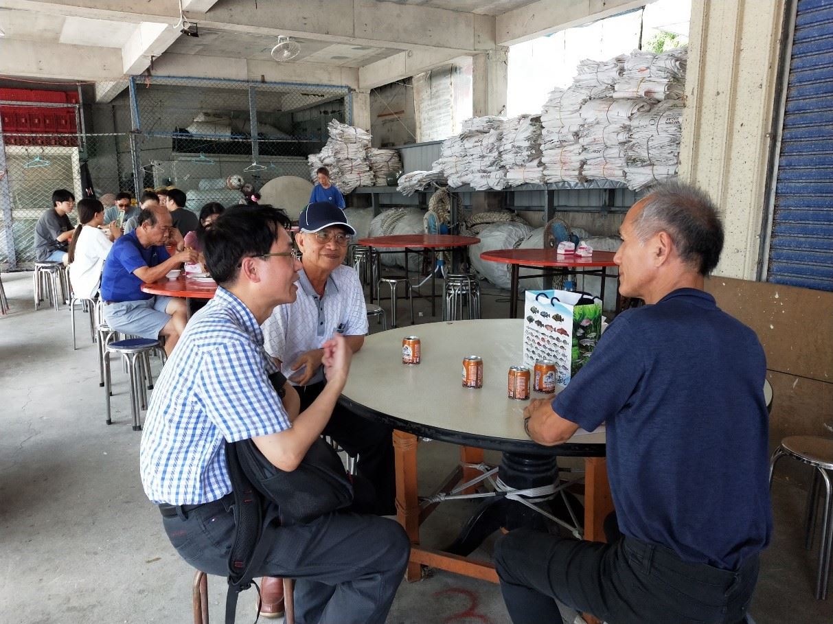 定置網漁業業者與本所同仁討論目前所遭遇之問題