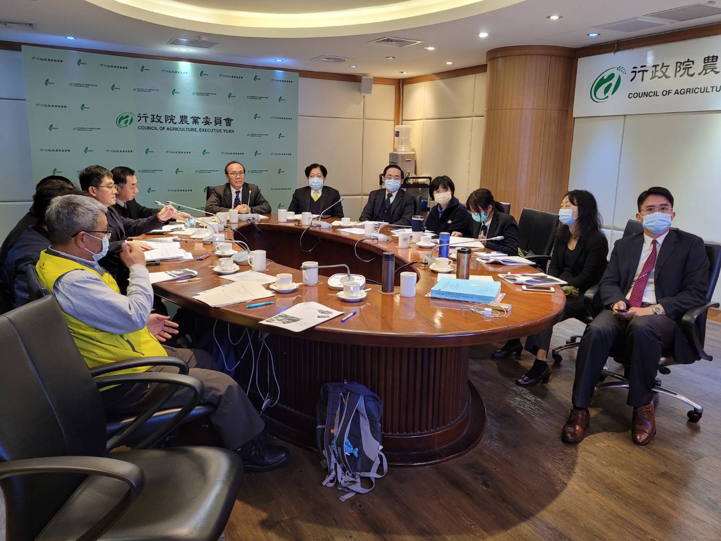 圖1與宏國進行視訊交流分享 (我方)