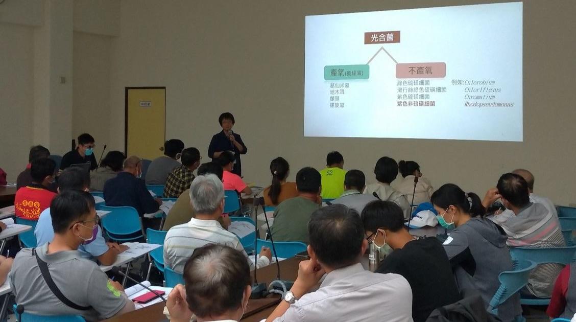 圖2食工所廖麗玲博士介紹光合菌