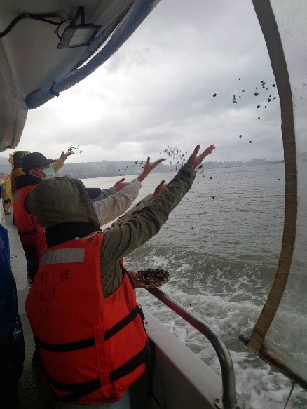 圖片 民眾參與放流活動