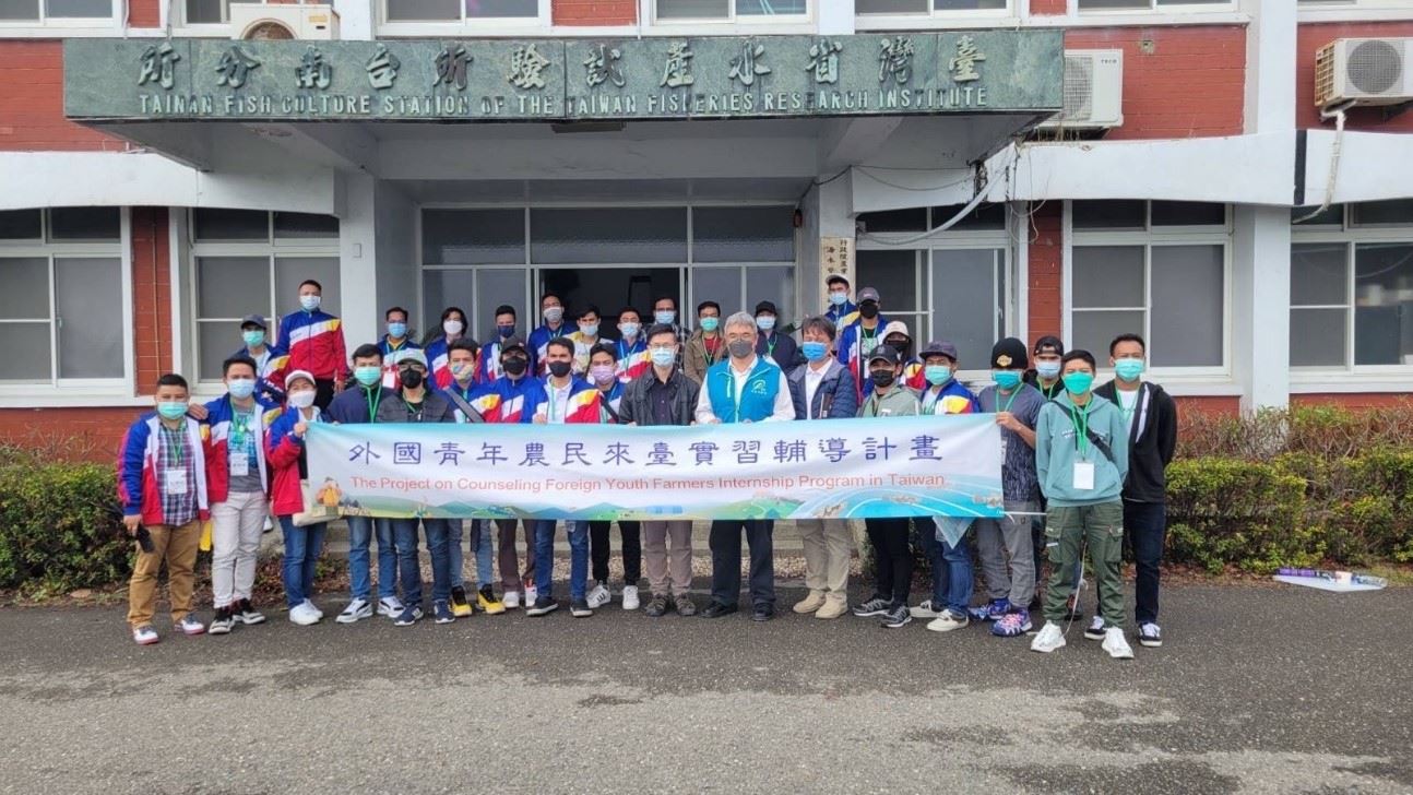 圖2.海水中心同仁與外賓合影紀念