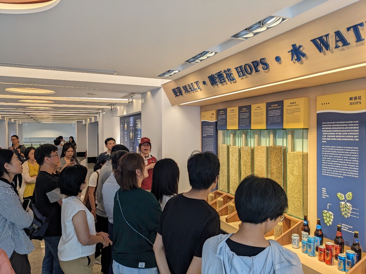 葡萄王生技研究所合影