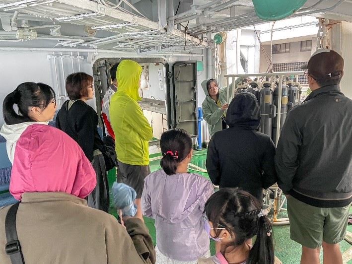 水試一號科研儀器與甲板的漁撈設備的導覽與解說