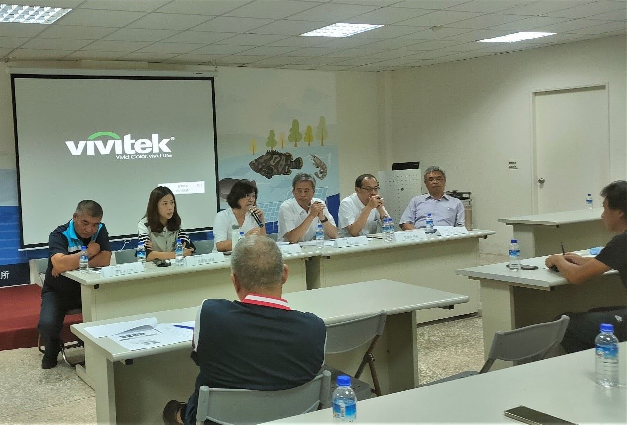 20230613陳文求代表、顏嘉葦議員、蘇治芬委員、王正芳副署長、張錦宜所長、許晉榮主任(左起)和與會人員進行意見交流，進一步了解文蛤產業現況