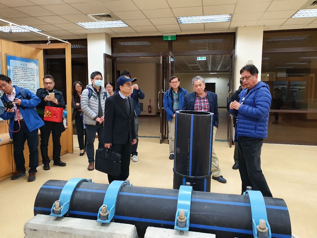 說明製造深層海水管之高密度聚乙烯(HDPE)管材特性