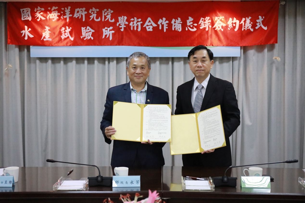 陳所長與邱永芳院長共同簽署學術合作備忘錄 （攝影：曾秀茹）