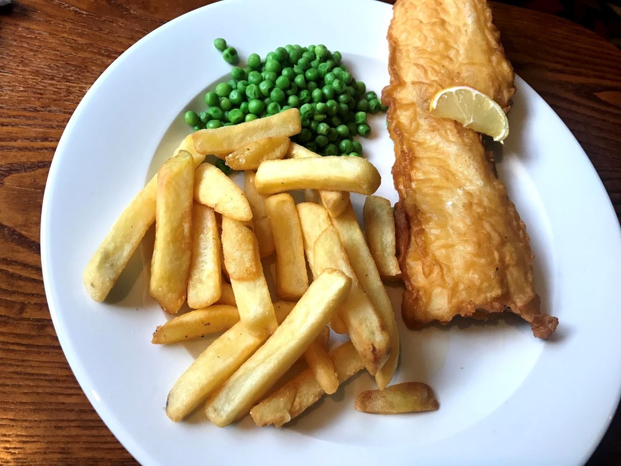 炸魚薯條是英國著名的平民美食