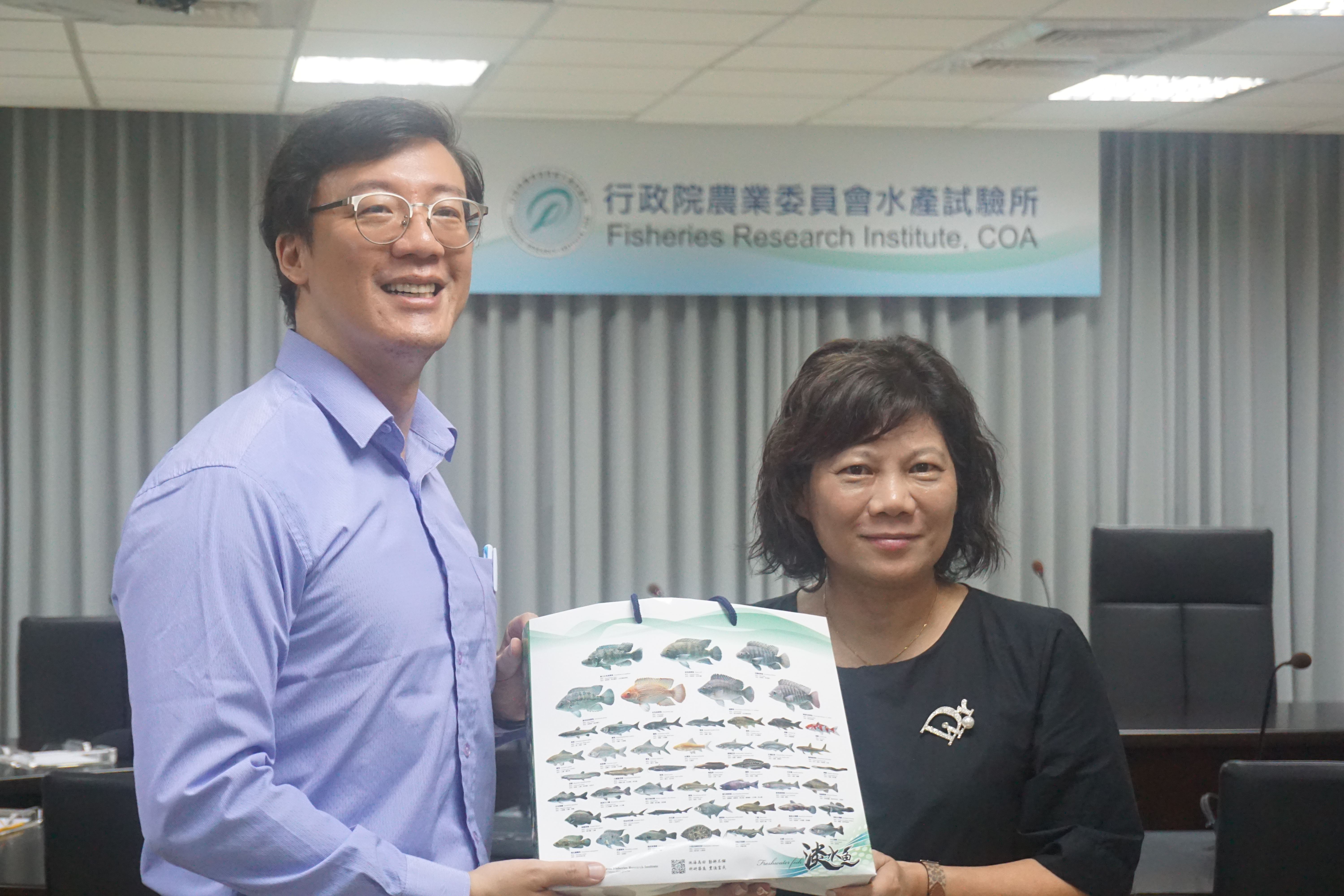 王惠民教授(左)蒞臨本所進行專題演講