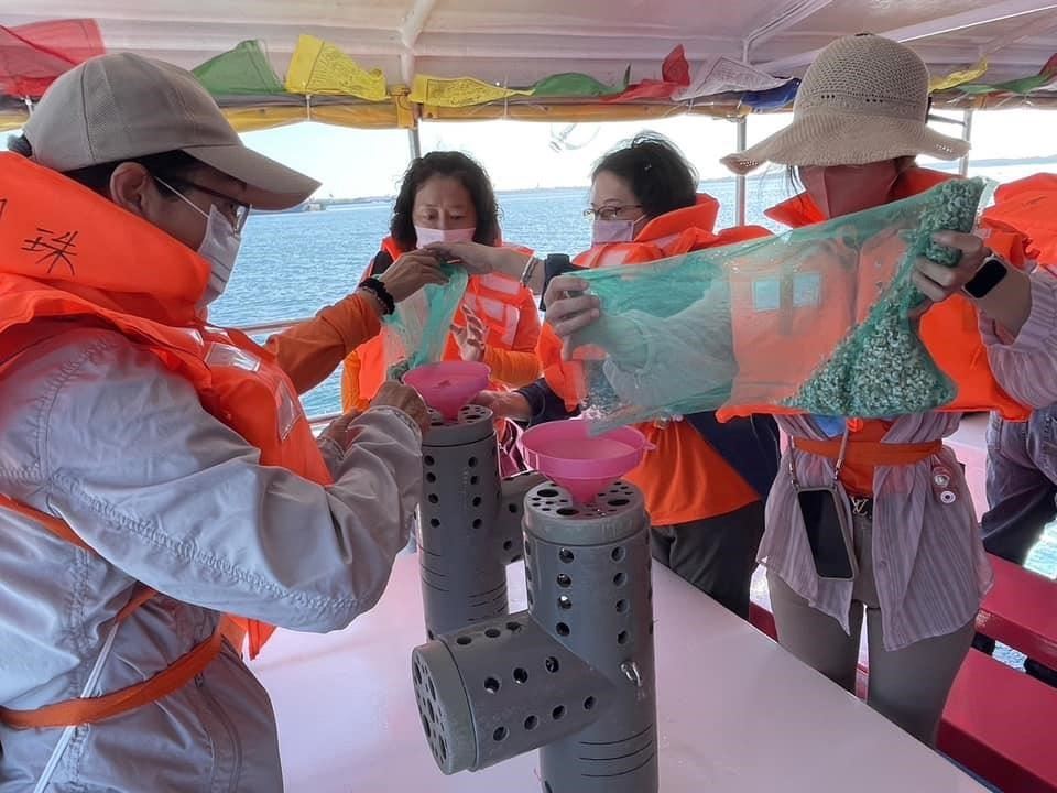 利用三歧管放流銀塔鐘螺的方式，可以有效延後被獵食者捕食的時間，提昇稚螺存活率，增進放流效益