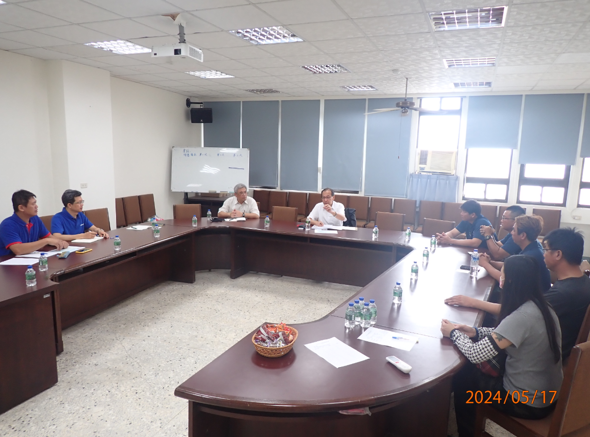 圖1、張錦宜所長、海水養殖研究中心許晉榮主任及相關同仁與雲林縣牡蠣養殖發展協會成員進行研商與交流