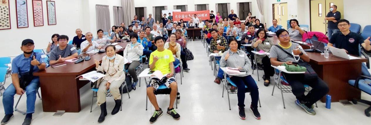 圖1訓練班講師與學員合照