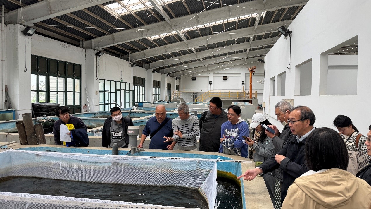 學員座談會後參觀養殖現場
