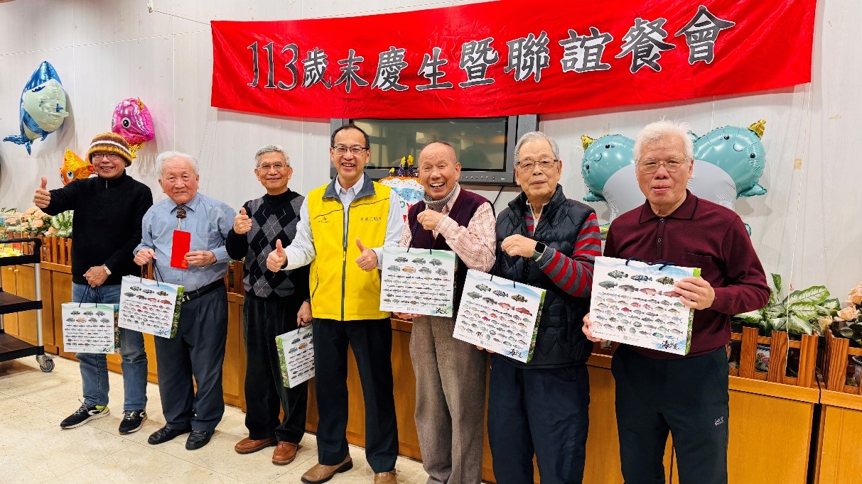 本所退休前輩同堂歡聚,一起開啟嶄新的2025年,也見證後輩們努力的成果