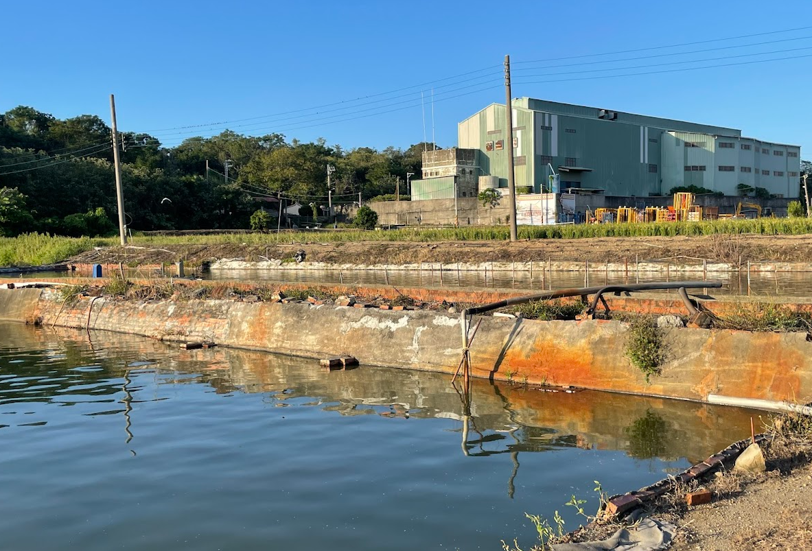 魚池如梯田般充分利用水源培育魚苗