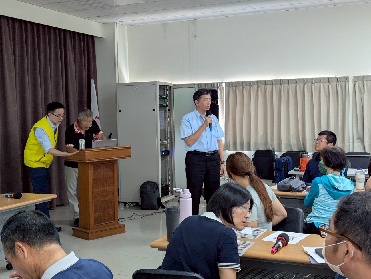 本所曾振德主任秘書主持本次活動,並即席回答與會民眾提出的問題