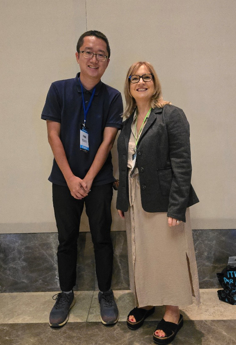 筆者與Lynne Sneddon教授合影